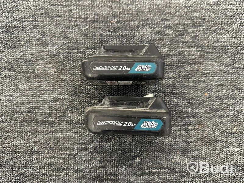 Batteriladdare Makita DC10SA och 2st 10,8V litiumjonbatterier Makita BL1020B