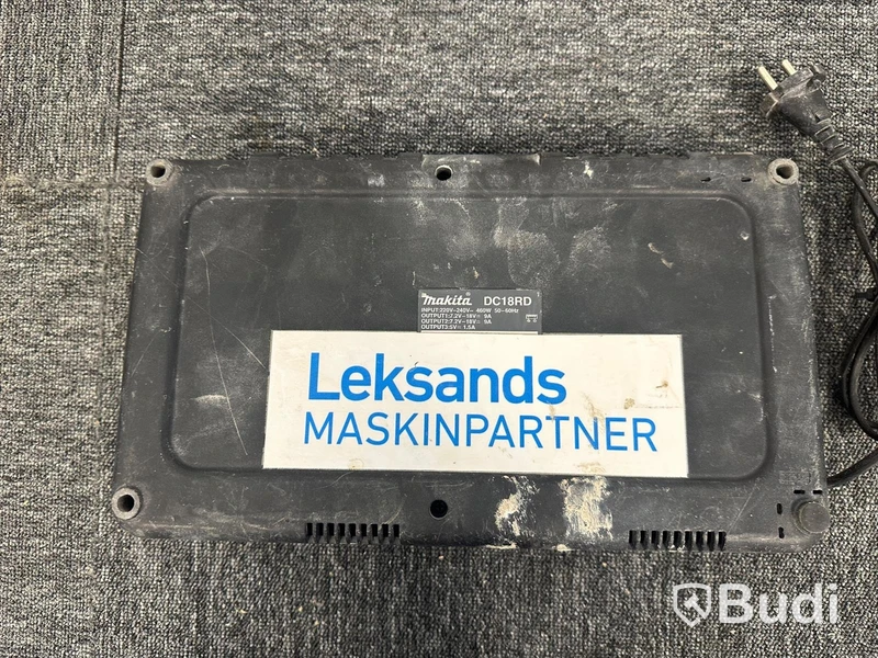 Kombihammare Makita DHR243 och slagskruvdragare Makita DTD153 med 2st 18V batterier och dubbelladdare