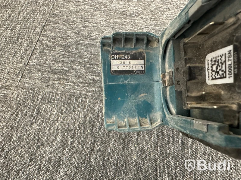 Kombihammare Makita DHR243 och slagskruvdragare Makita DTD153 med 2st 18V batterier och dubbelladdare