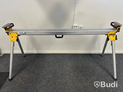 Kap-/gersåg Dewalt DWS777-QS, monteringsbyglar Dewalt DE7023-XJ och sågbänk Dewalt DE7023-XJ