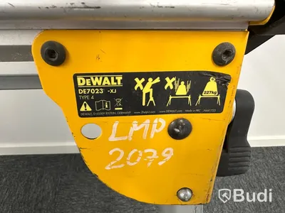 Kap-/gersåg Dewalt DWS777-QS, monteringsbyglar Dewalt DE7023-XJ och sågbänk Dewalt DE7023-XJ