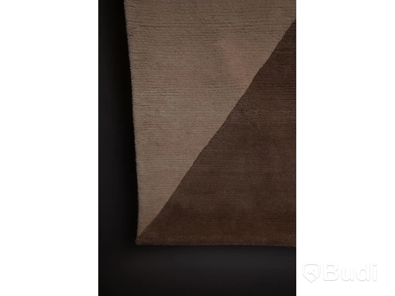 Handknuten matta från AXECO, ca 195x142 cm