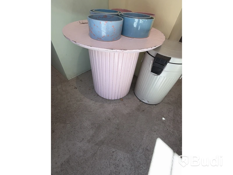 Pedestal tables, pink, 3 pcs
