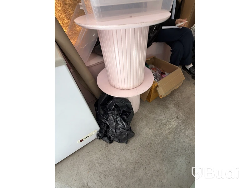 Pedestal tables, pink, 3 pcs