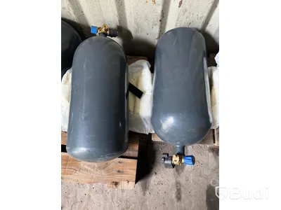 24 st CNG-tankar med fästen