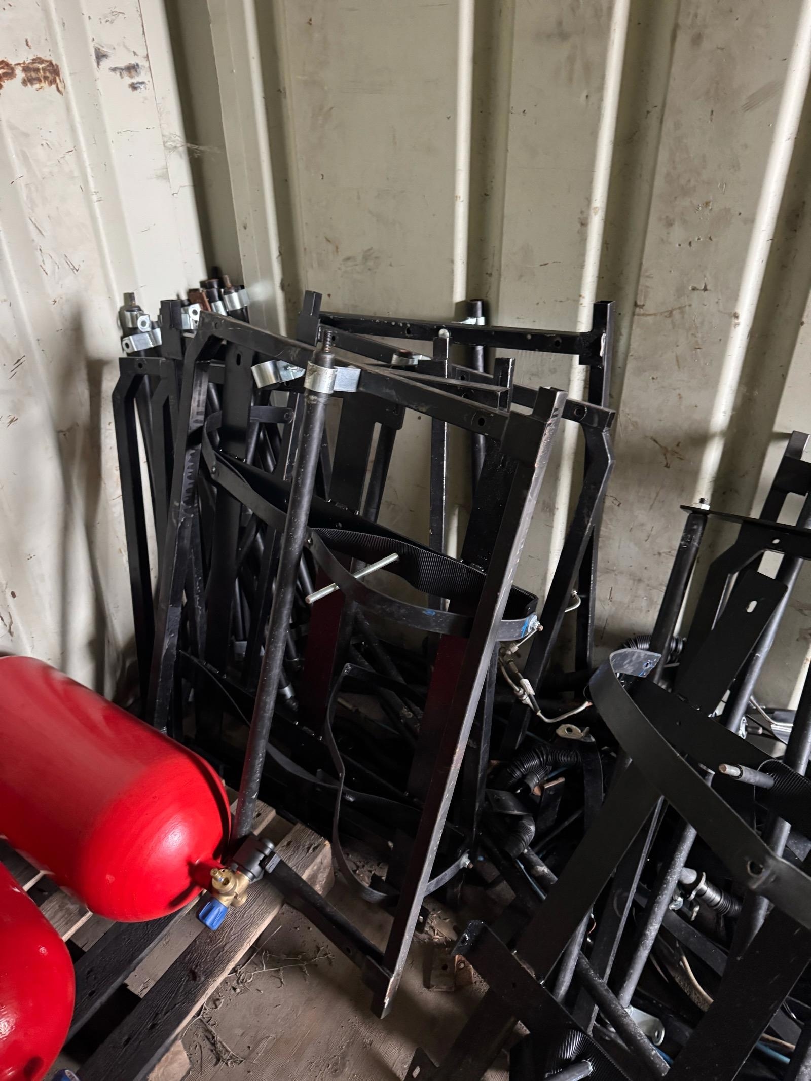 24 st CNG-tankar med fästen