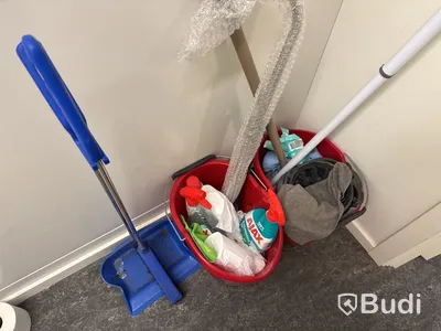 2 st. dammsugare inkl. div. Städutrustning och soptunnor