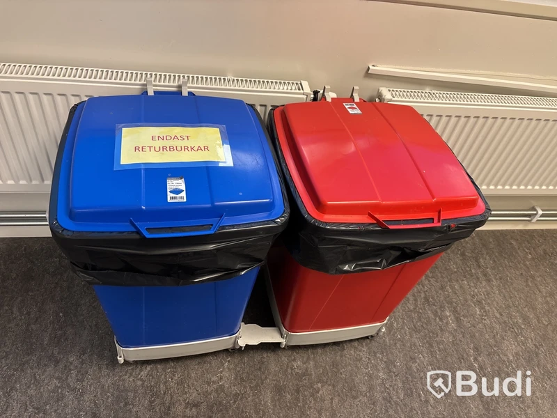2 st. dammsugare inkl. div. Städutrustning och soptunnor
