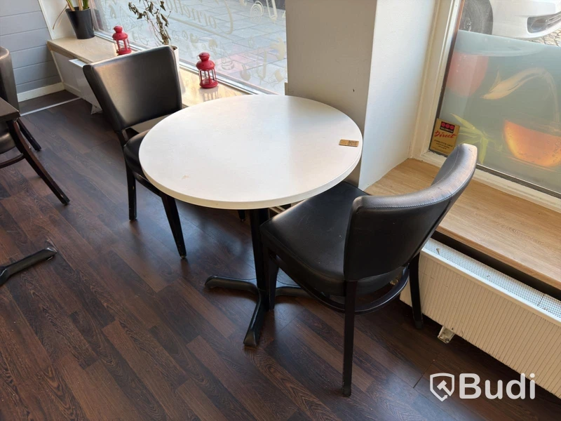 Restaurant furnishings (lot)