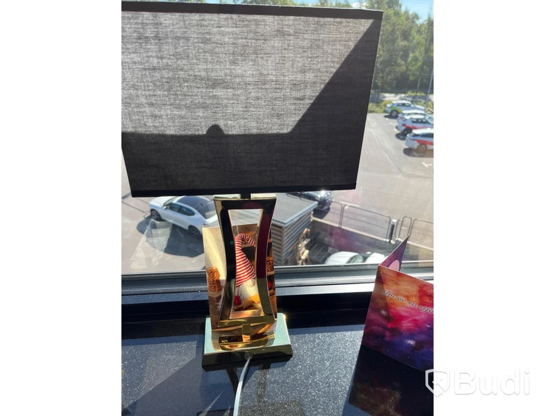 Bordslampa med guldfot
