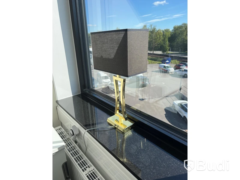 2st bordslampor med guldfot