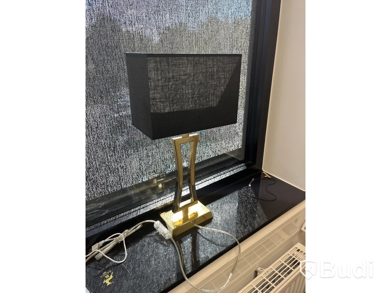 Bordslampa med guldfot