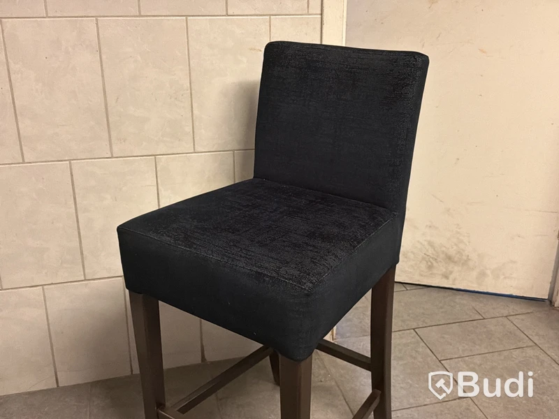 8 st barstol, mörkt tyg, träben