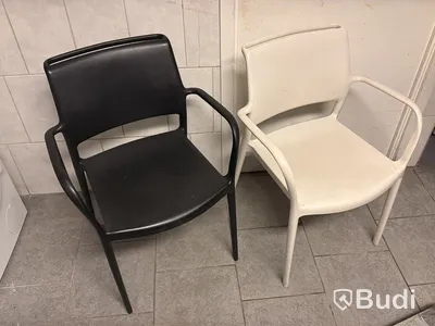 Möbler för uteservering - 17 st bord samt 40 st stolar vit/svart