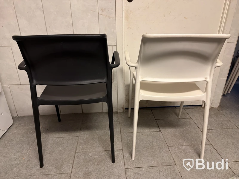 Möbler för uteservering - 17 st bord samt 40 st stolar vit/svart