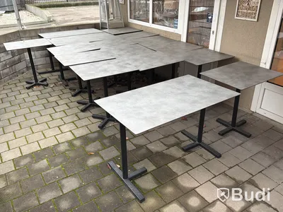Möbler för uteservering - 17 st bord samt 40 st stolar vit/svart