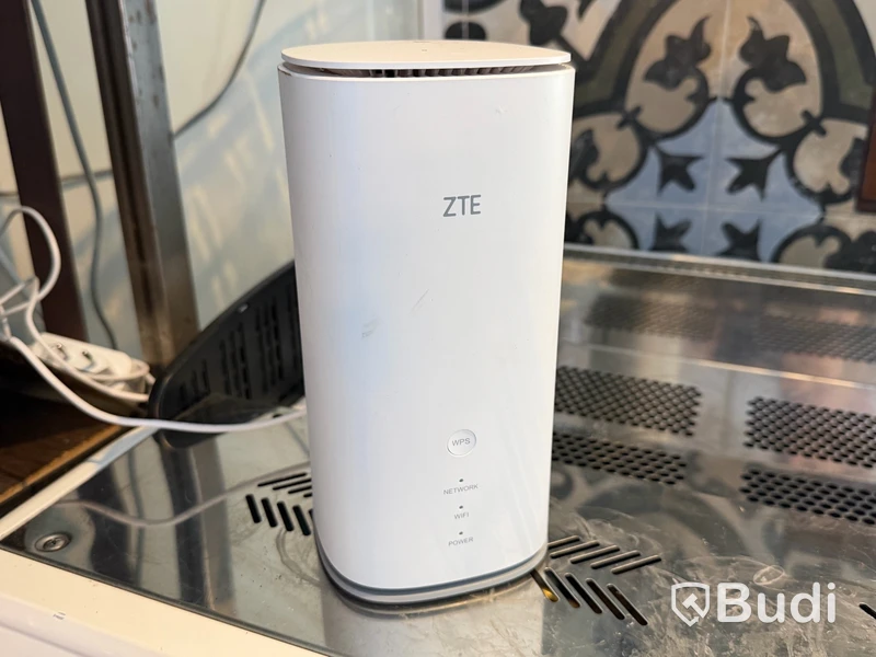 Trådlös router ZTE MC888 samt 3 st TP-Link Deco M5 AC1300 mesh Wi-Fi