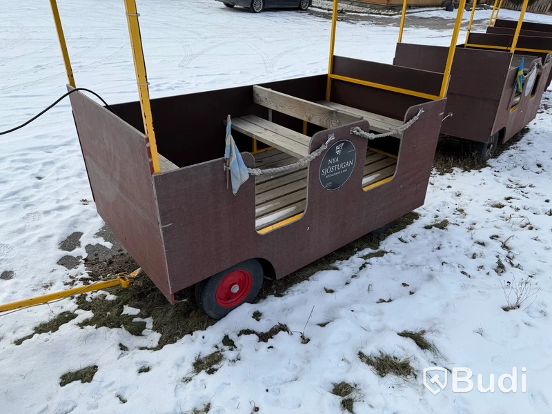 Turisttåg med lok och 3 vagnar