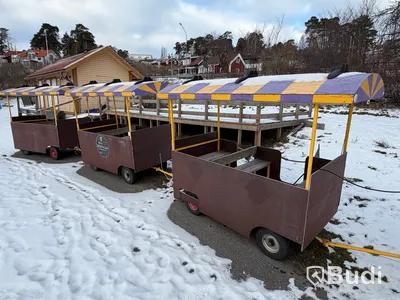 Turisttåg med lok och 3 vagnar