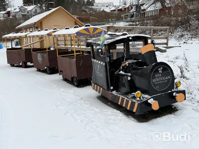 Turisttåg med lok och 3 vagnar