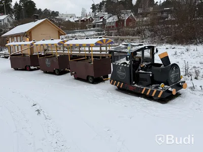 Turisttåg med lok och 3 vagnar