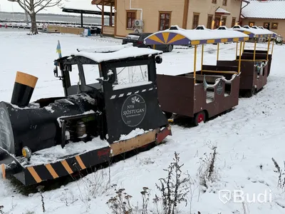 Turisttåg med lok och 3 vagnar
