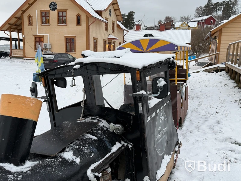 Turisttåg med lok och 3 vagnar