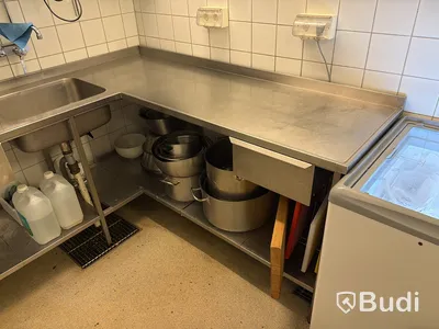 Rostfri arbetsbänk i hörnmodell med ho
