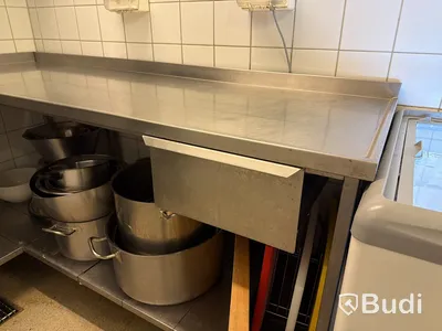 Rostfri arbetsbänk i hörnmodell med ho