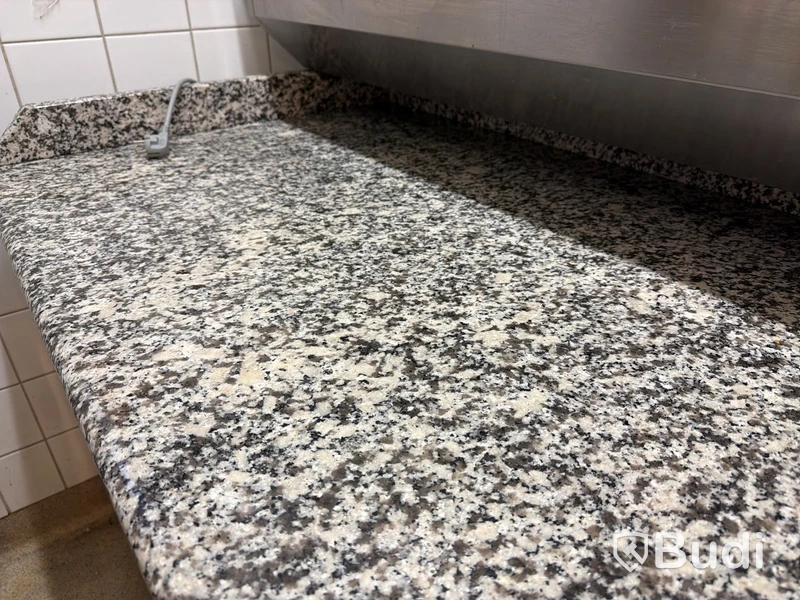 Pizzabänk, Friulinox ALR 2 med kylränna och granitbänkskiva