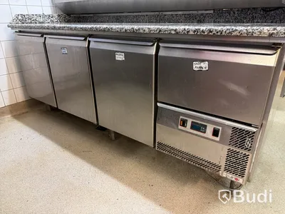 Pizzabänk, Friulinox ALR 2 med kylränna och granitbänkskiva