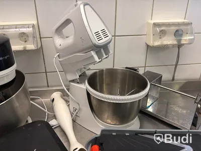 Diverse mindre köksapparater, bl.a. köksmaskin & mikrovågsugn