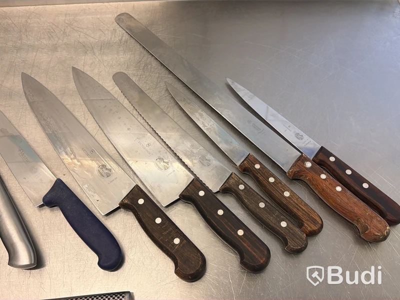 Köksknivar, 17st, bl.a. Victorinox och Global