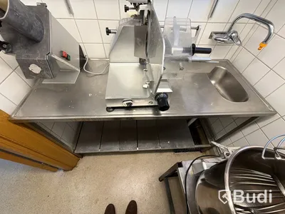 Rostfri arbetsbänk med ho