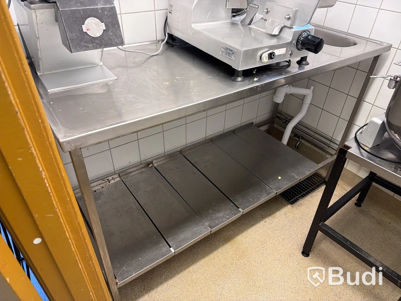 Rostfri arbetsbänk med ho