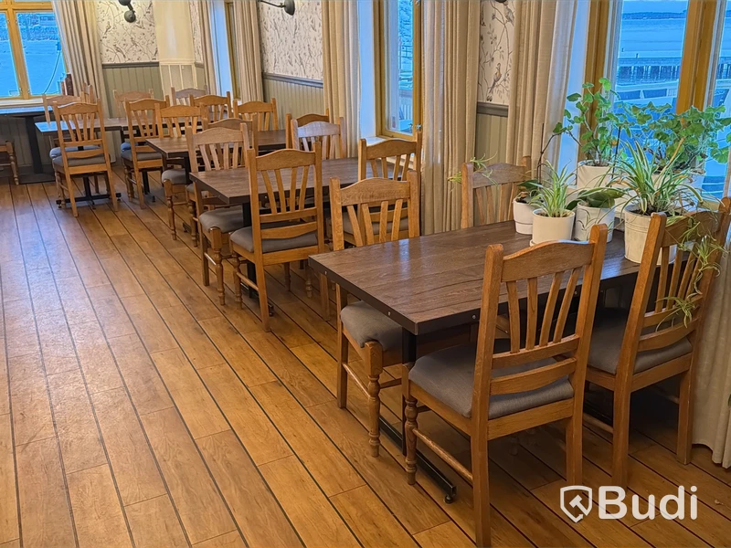 Restaurangmöbler - 14 st bord samt 42 st stolar
