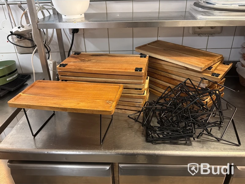Serveringsbricka på ben, ca 20 st, för t.ex. plockbricka