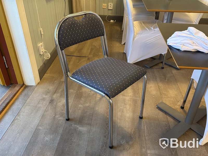 Konferensmöbler med 19 st bord samt 44 stolar