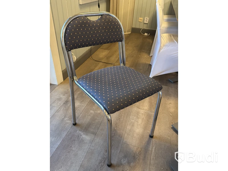 Konferensmöbler med 19 st bord samt 44 stolar