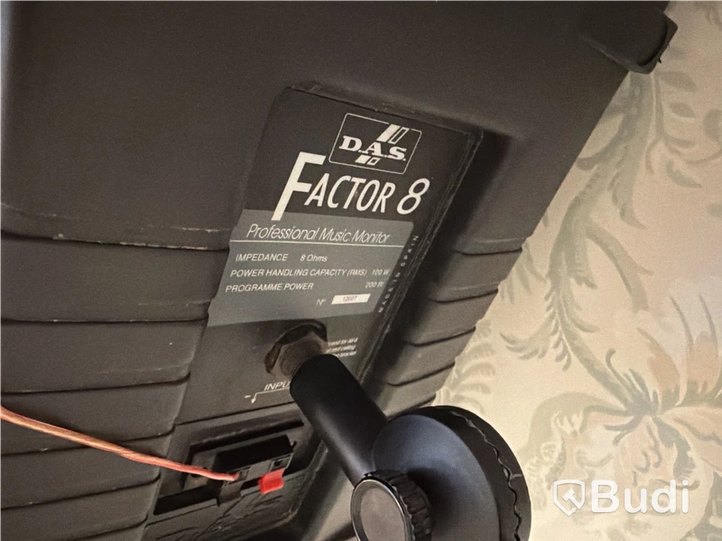2 st högtalare D.A.S. Factor8 samt 1 st JBL Control 28