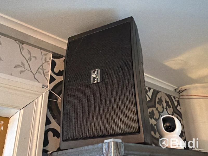2 st högtalare D.A.S. Factor8 samt 1 st JBL Control 28