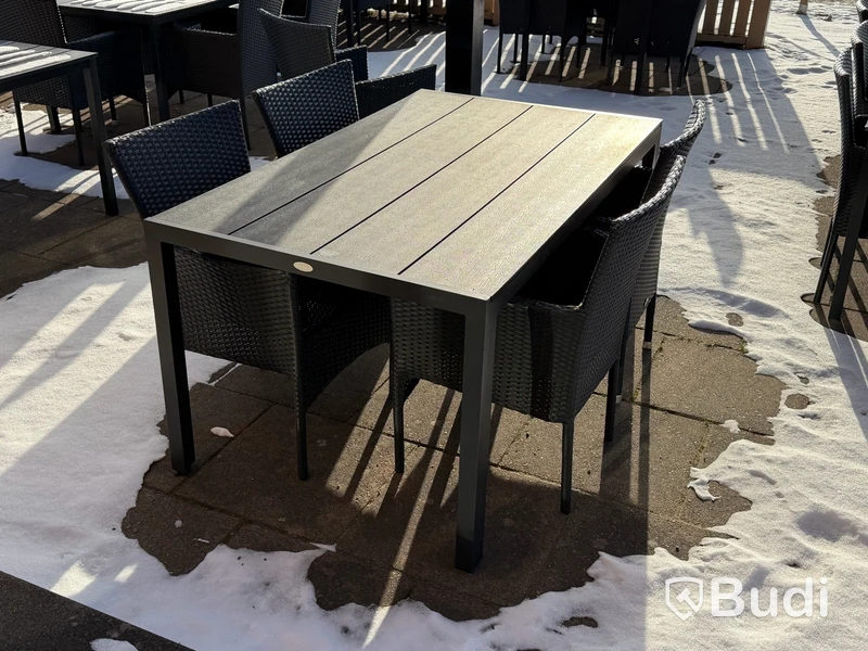 Möbler för uteservering - 10 st bord samt 40 st stolar