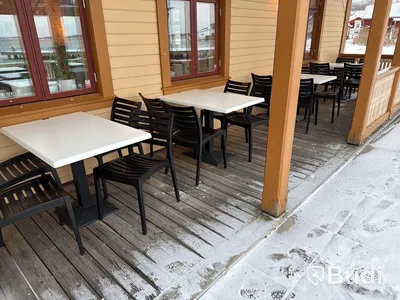 Möbler för uteservering - 4 st bord samt 16 st stolar