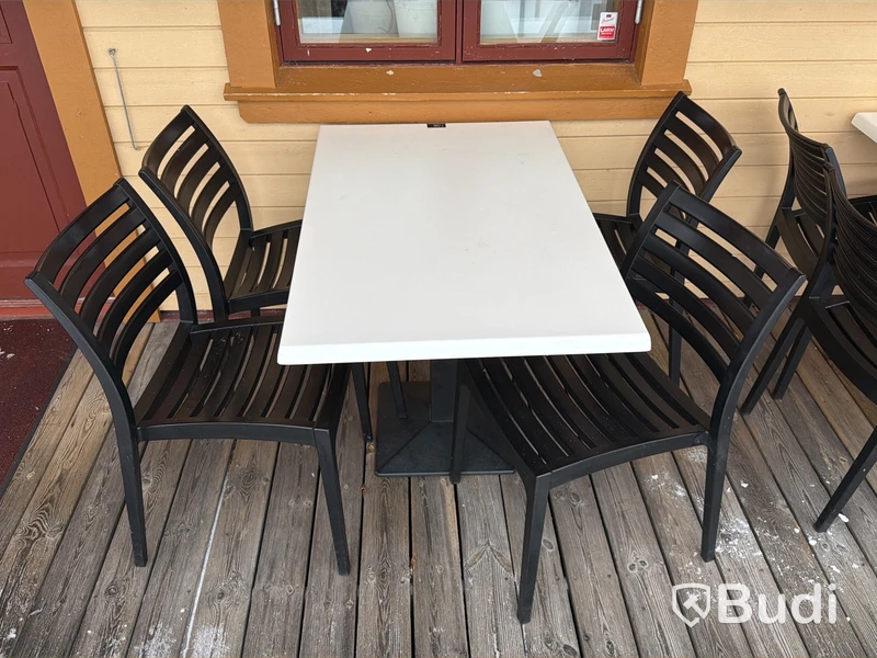 Möbler för uteservering - 4 st bord samt 16 st stolar