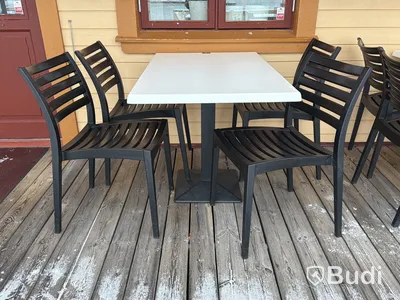 Möbler för uteservering - 4 st bord samt 16 st stolar