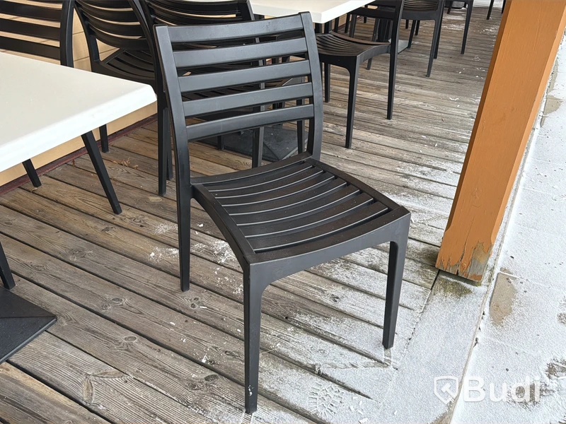 Möbler för uteservering - 4 st bord samt 16 st stolar