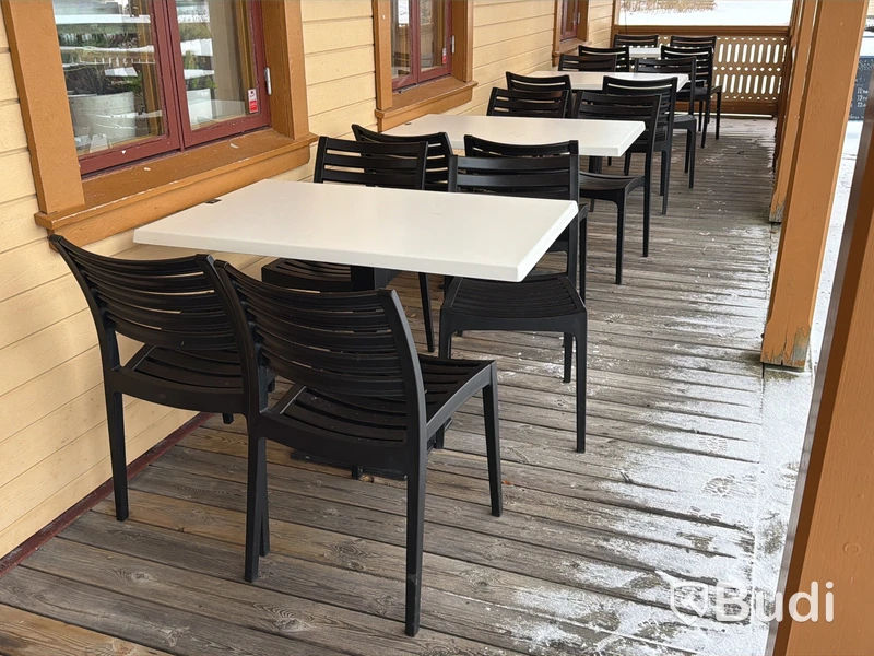 Möbler för uteservering - 4 st bord samt 16 st stolar