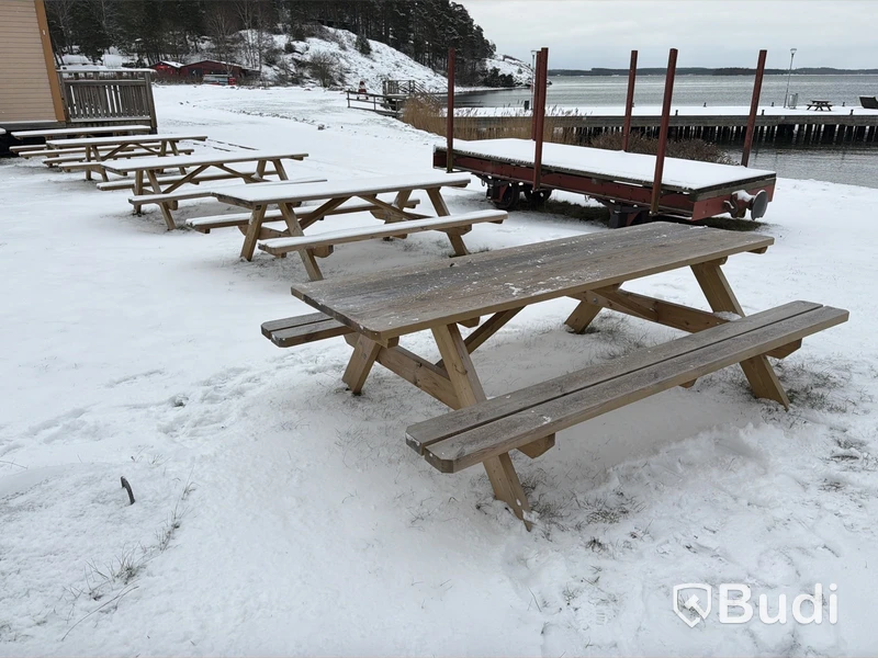 5 st picknickbord med två bänkar, trä