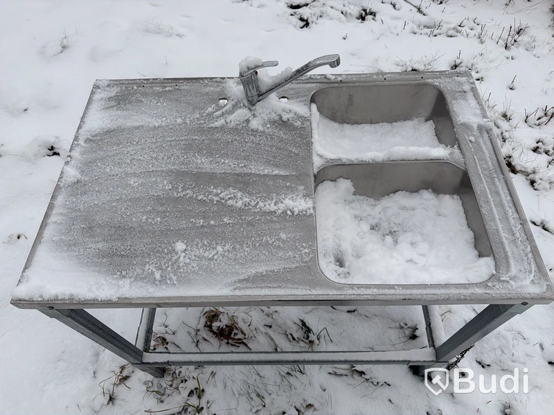 Rostfri arbetsbänk med ho och blandare