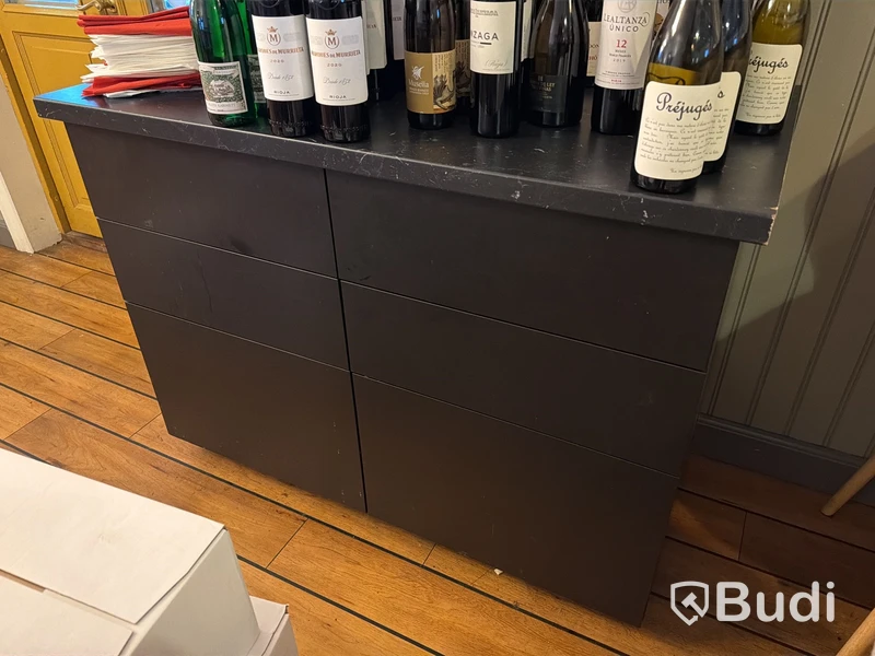 Sideboard med sex lådor